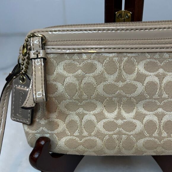 Coach Wristlet Bag Purse Wallet Tan Signature Wristlet Pouch - Picture 2 of 14